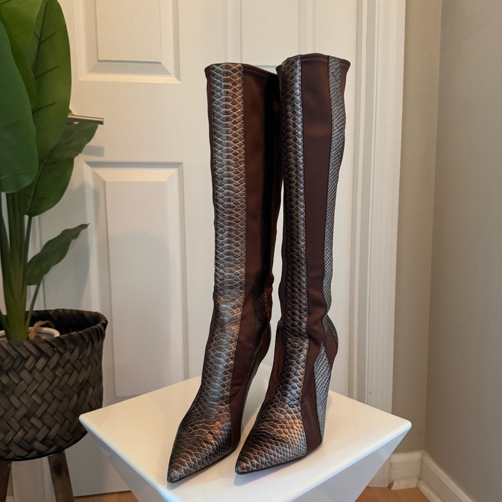 Carlos Santana Justice high heel boots. Brown and faux snakeskin print.  Size 8 - Picture 3 of 9